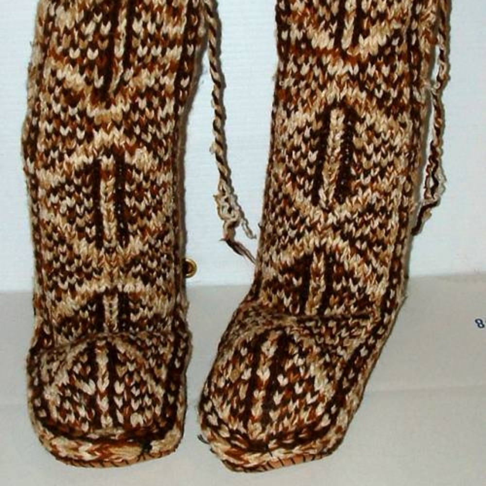 Knitted unisex Mukluks handmade measure 11"